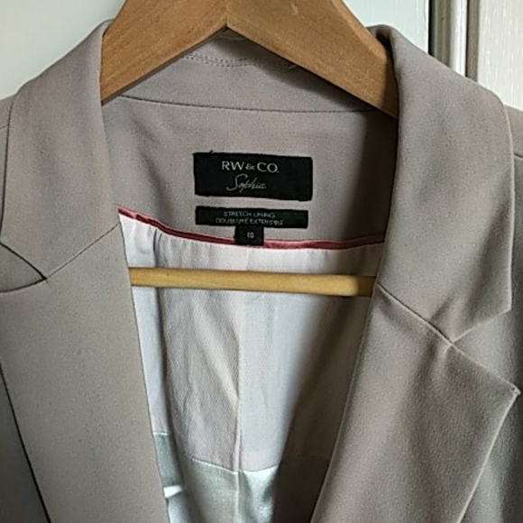 Beige rw+co blazer, size 10 - Picture 2 of 2